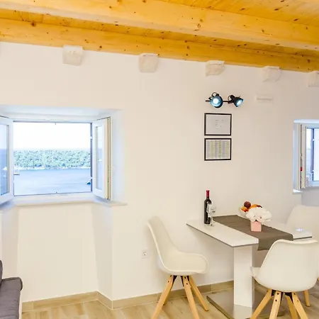 Shining Star Apartman *