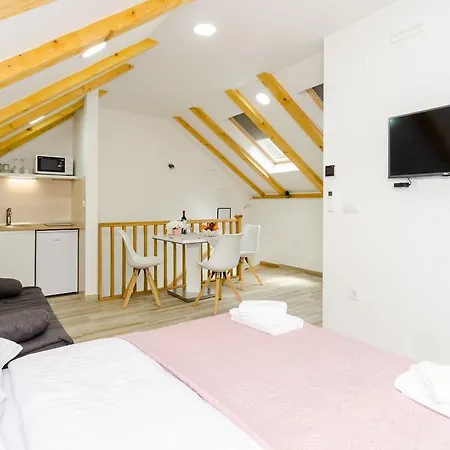 Shining Star Lejlighed *