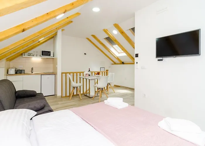 Shining Star Apartament *