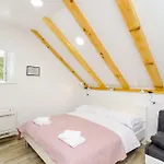 Shining Star Apartman